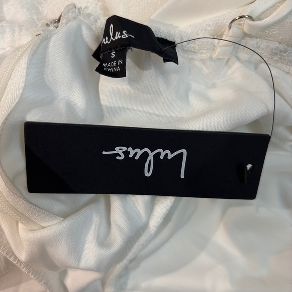 Lulu’s white lace dress - Picture 6 of 7